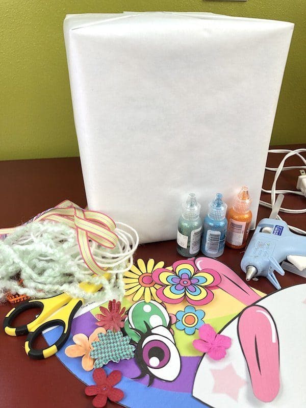 Create a whimsical and fun unicorn Valentines box for your child or students. Use the free printable to make a quick and easy unicorn craft project.