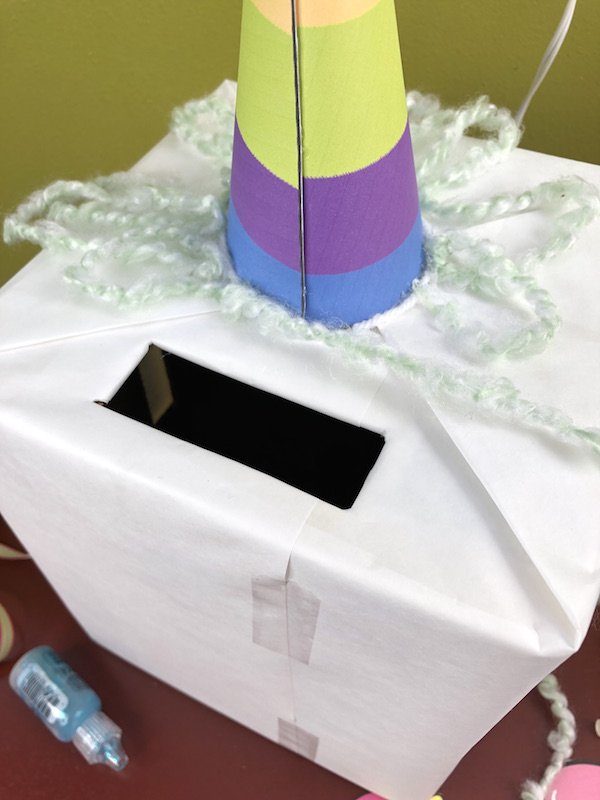 Create a whimsical and fun unicorn Valentines box for your child or students. Use the free printable to make a quick and easy unicorn craft project.