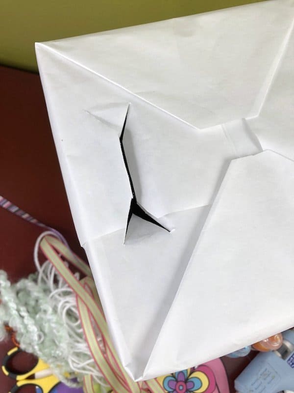 Create a whimsical and fun unicorn Valentines box for your child or students. Use the free printable to make a quick and easy unicorn craft project.