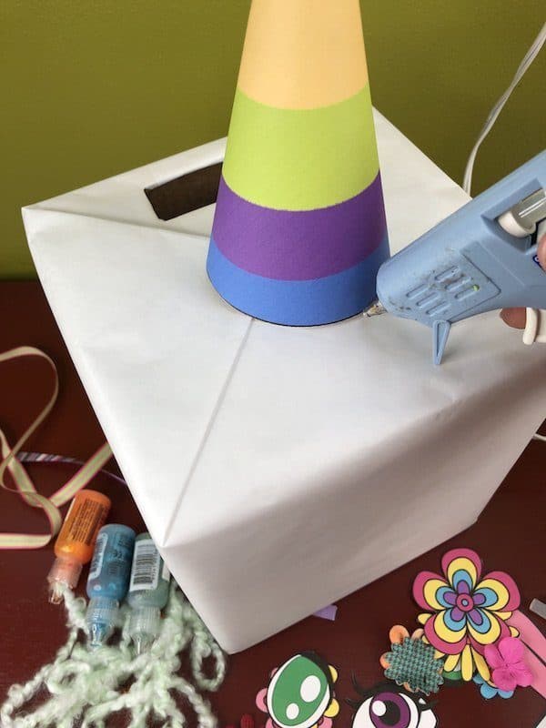 Create a whimsical and fun unicorn Valentines box for your child or students. Use the free printable to make a quick and easy unicorn craft project.